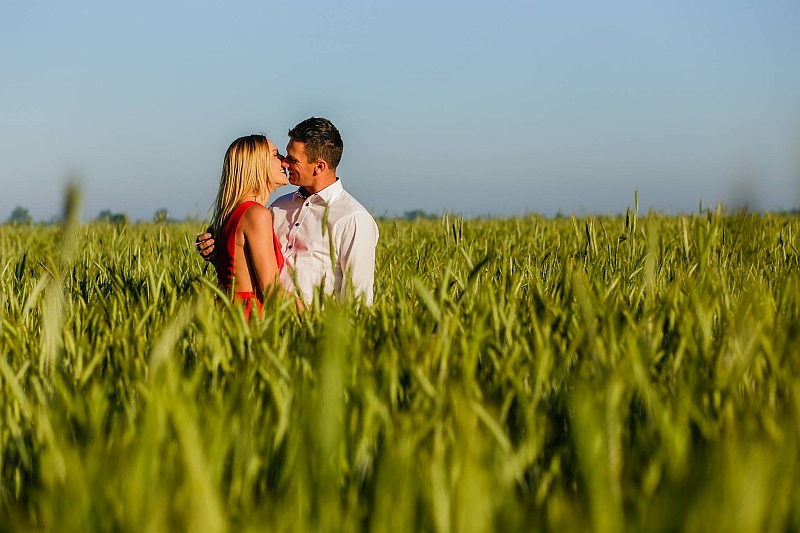 sesja narzeczeńska warszawa, sesja w warszawie, fotografia ślubna warszawa, fotograf ślubny warszawa, wedding warsaw photographer legionowo, fotografia ślubna legionowo, fotograf ślubny łódź, fotograf ślubny lublin, romantyczna sesja narzeczeńska, sesja narzeczeńska warszawa fotografia ślubna w polu konna pod makowem mazowieckim i ciechanowem